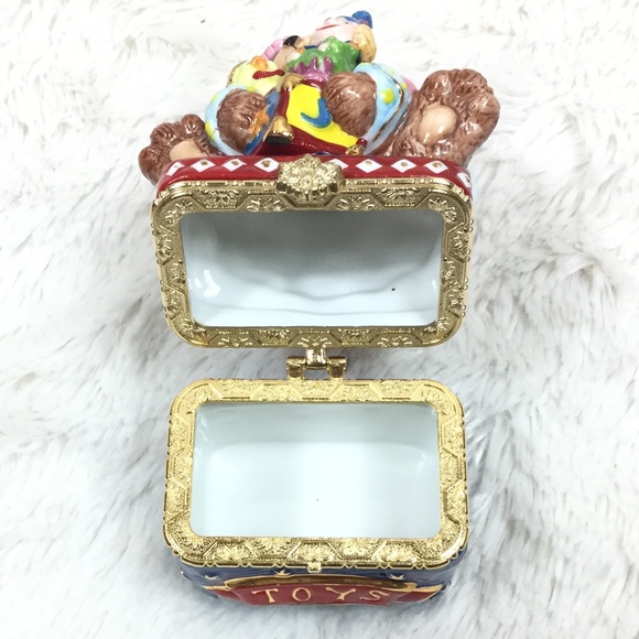 Traditions Porcelain Decorative Box - Picture 3 of 6